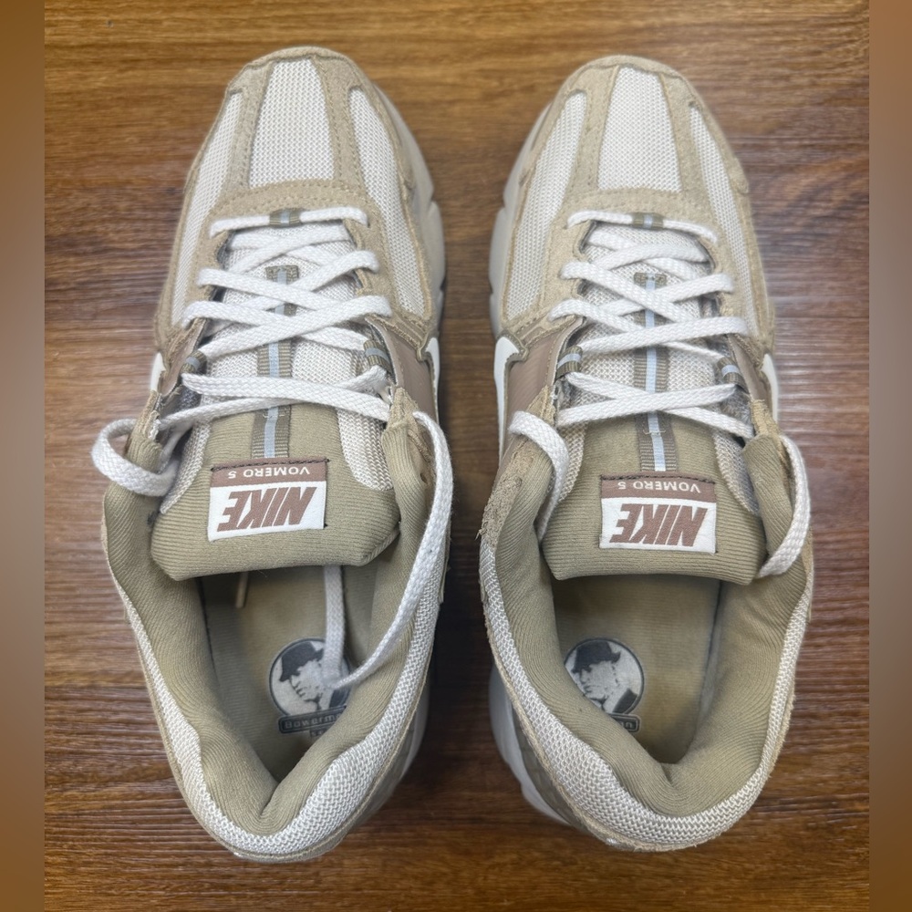 NIKE Zoom Vomero 5 Men’s 8.5/ Women’s 10 - Picture 9 of 9